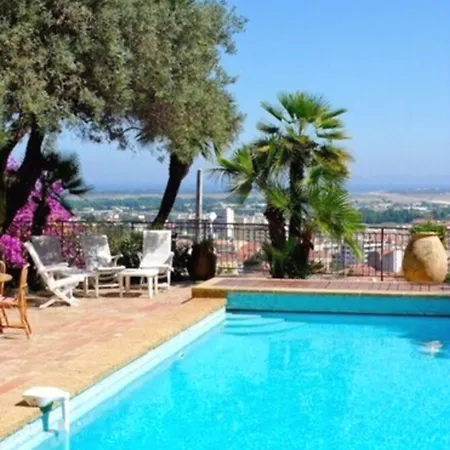 Castel Pierre Lisse بيت ضيافة Hyères