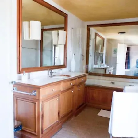 Гостевой дом Castel Pierre Lisse Йер