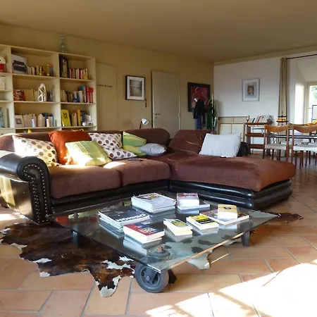 Castel Pierre Lisse Йер