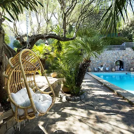 Гостевой дом Castel Pierre Lisse Йер