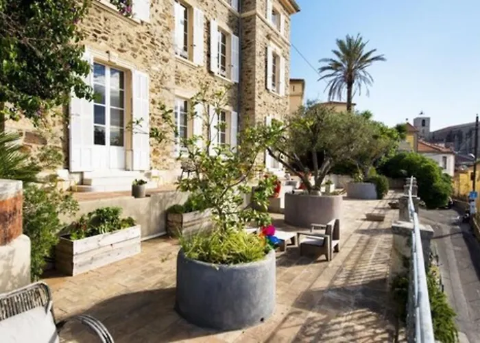 בית הארחה Castel Pierre Lisse 3*