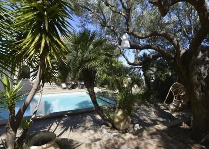 בית הארחה Castel Pierre Lisse 3*