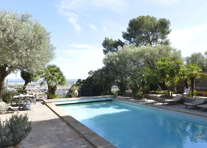 Castel Pierre Lisse בית הארחה